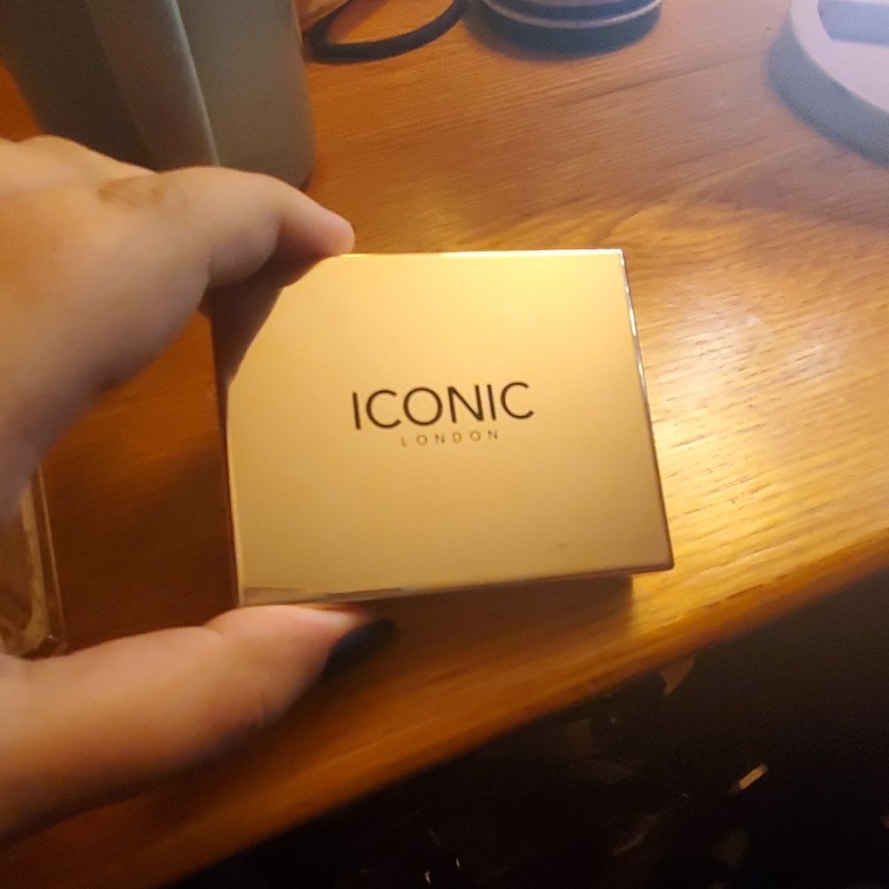 Iconic London Eyebrow Cushion in Medium